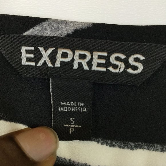 Express Blouse Women Size Small Black Grey White Striped Half Sleeve - Picture 10 of 11
